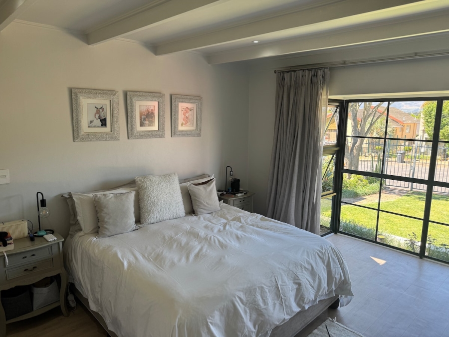 4 Bedroom Property for Sale in Hoog En Droog Western Cape